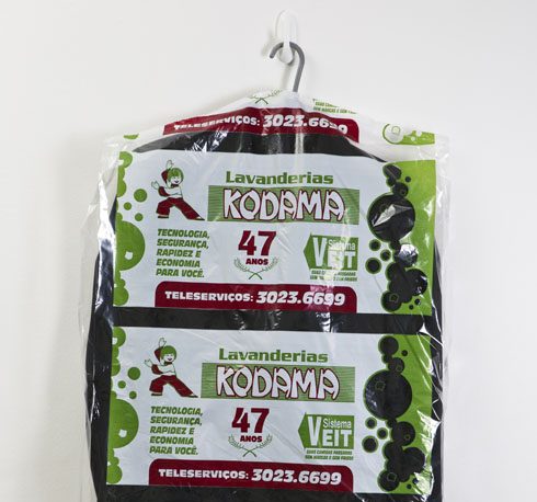 Capa plástica para roupas Kodama